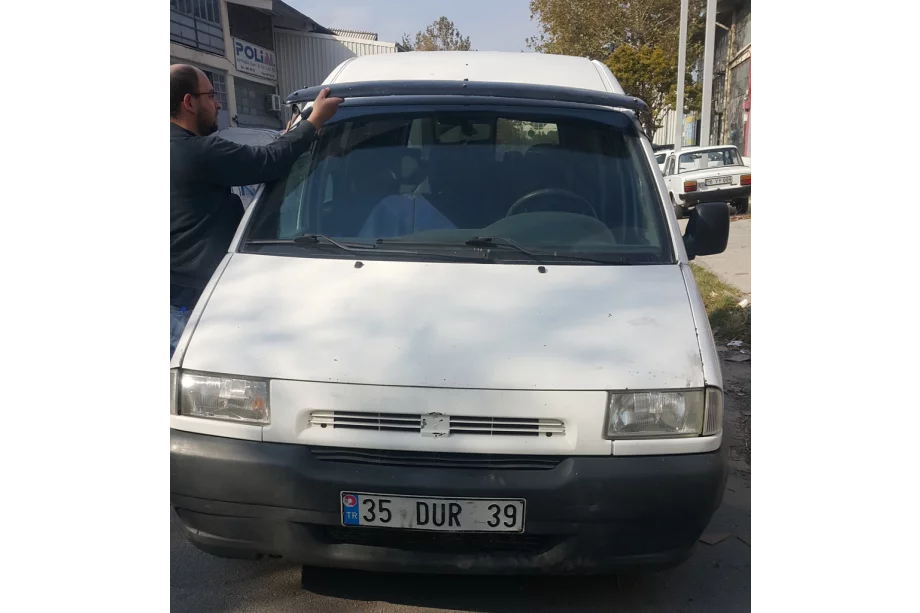 Peugeot Expert 1995–2007 Slnečná clona na čelné sklo (čierny lesk, 5 mm) Fotografia 3