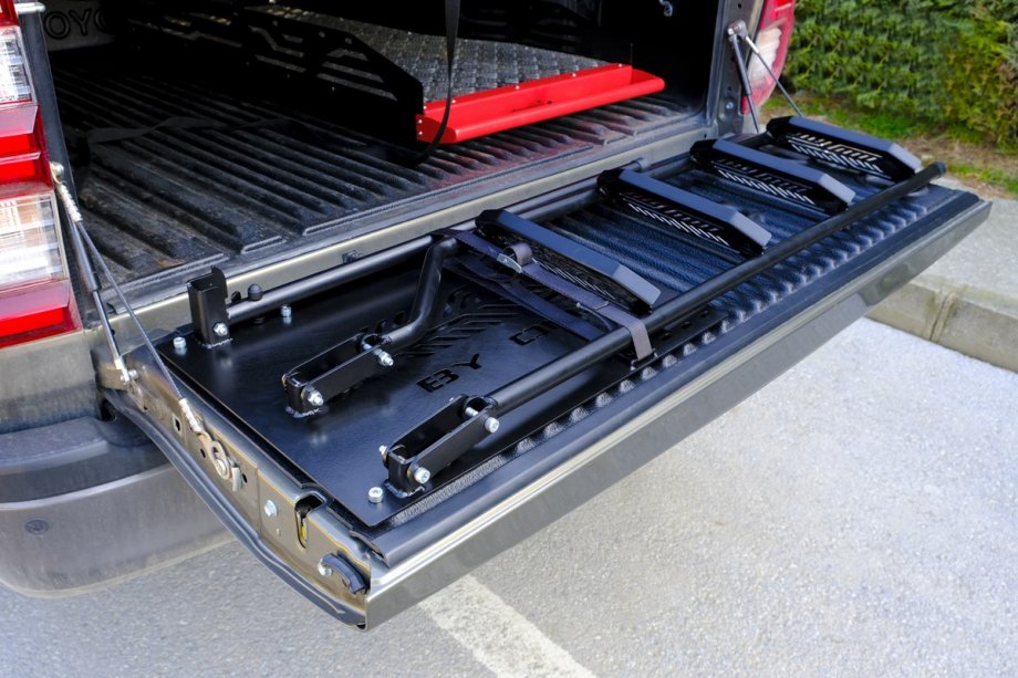 Mitsubishi L200 1996-2006 гг. Лестница в кузов Image