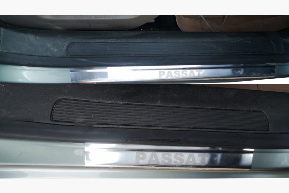 Volkswagen Passat B8 2015–2023 Tröskelskydd Carmos V2 (4 st, rostfritt) Image