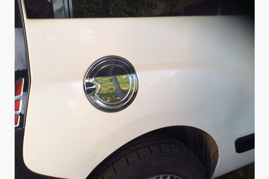 Fiat Fiorino/Qubo 2008–2024 Nerezový kryt dvierok palivovej nádrže Fotografia 2
