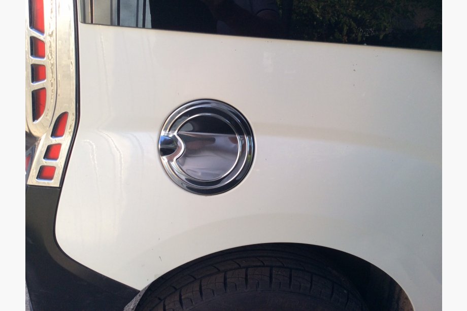 Fiat Fiorino/Qubo 2008–2024 Nerezový kryt dvierok palivovej nádrže Fotografia 4