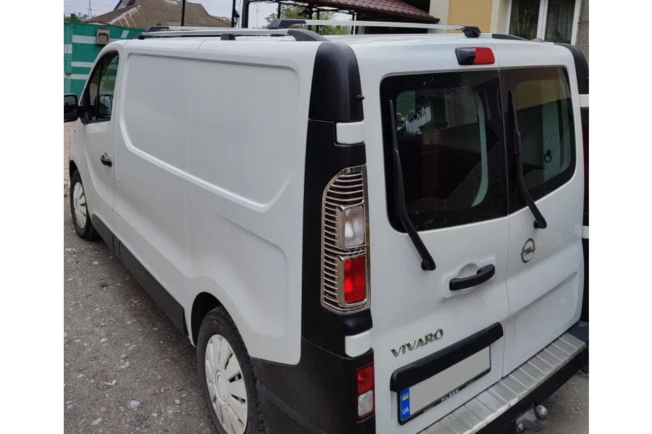 Renault Trafic 2015- гг. Хромированные накладки на задние фонари (2 шт., пластик) Image