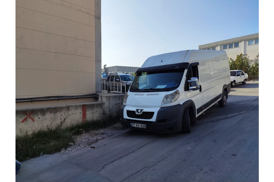 Fiat Ducato 2006-2025 гг. Козырек на лобовое стекло (черный глянец, 5мм) Фото 14
