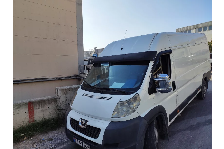 Fiat Ducato 2006-2025 гг. Козырек на лобовое стекло (черный глянец, 5мм) Фото 15