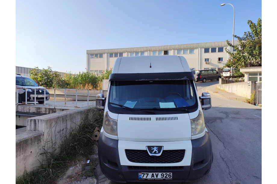 Fiat Ducato 2006-2025 гг. Козырек на лобовое стекло (черный глянец, 5мм) Фото 16