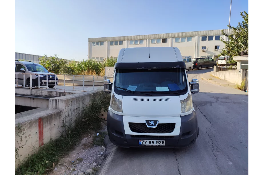 Fiat Ducato 2006-2025 гг. Козырек на лобовое стекло (черный глянец, 5мм) Фото 17