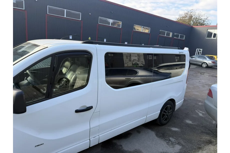 Opel Vivaro 2015–2019 Integrerede tagrælinger (sorte) Image