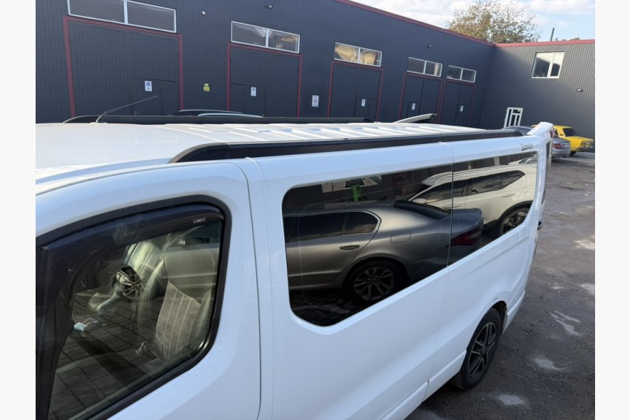 Renault Trafic 2015- гг. Интегрированные рейлинги (черные) Короткая База Image