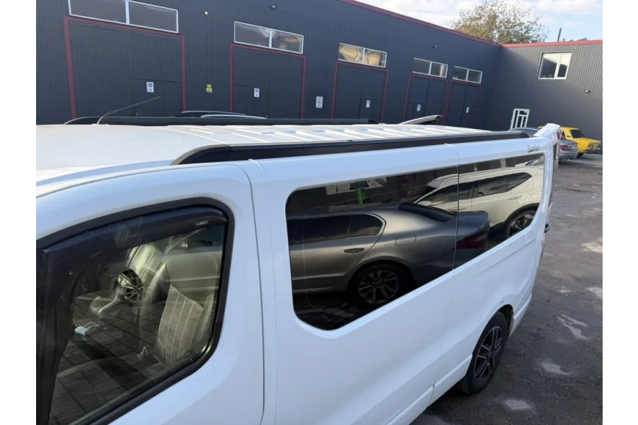 Renault Trafic 2015– Integrētie jumta reliņi (melni) Image