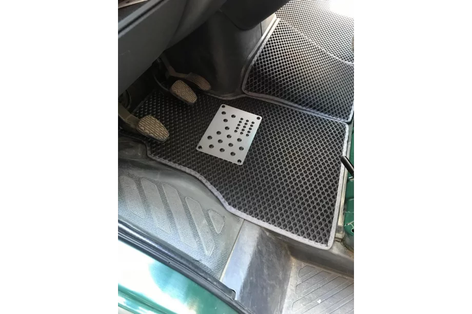 Mercedes Sprinter W901/902/903/904/905 1995–2006 Dywaniki EVA (CDI, czarne) Zdjęcia 3