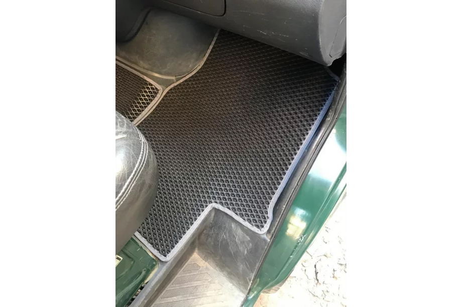 Mercedes Sprinter W901/902/903/904/905 1995–2006 Dywaniki EVA (CDI, czarne) Zdjęcia 4