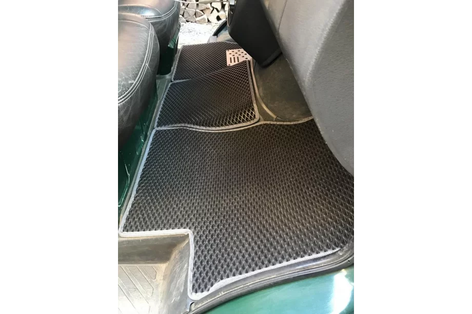 Mercedes Sprinter W901/902/903/904/905 1995–2006 Dywaniki EVA (CDI, czarne) Zdjęcia 5
