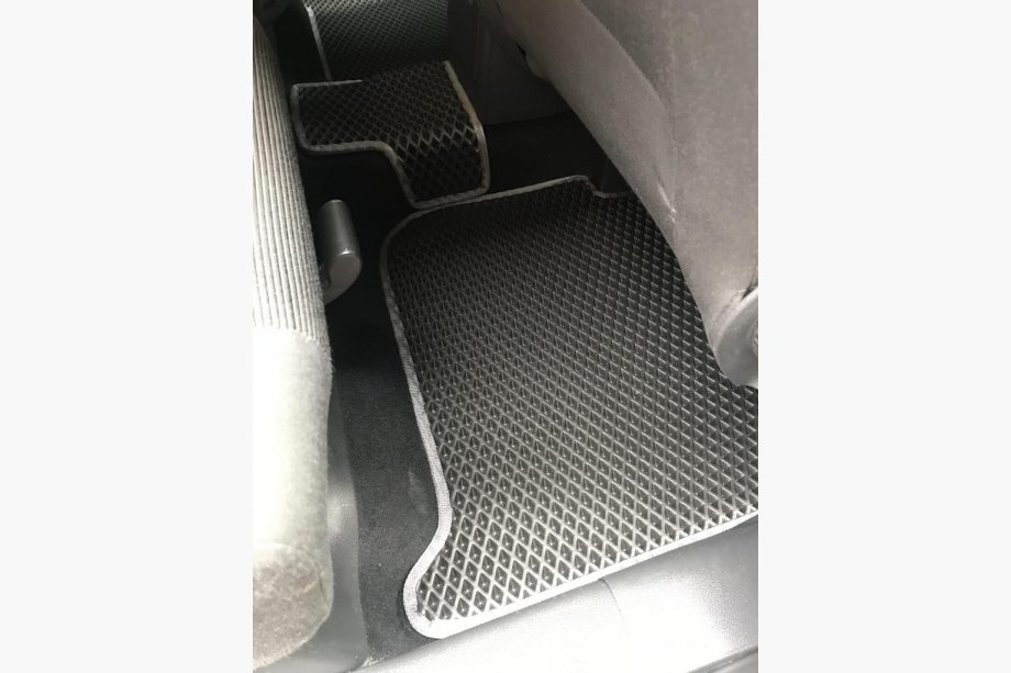 Volkswagen Touran 2010-2015 рр. Килимки EVA (чорні) Фото 3