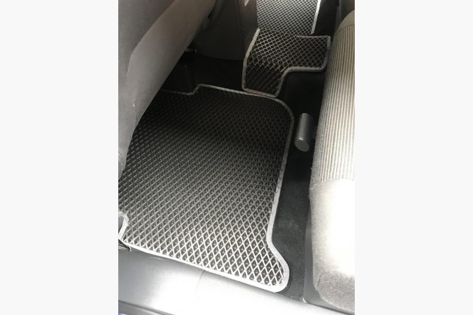 Volkswagen Touran 2010-2015 рр. Килимки EVA (чорні) Фото 5