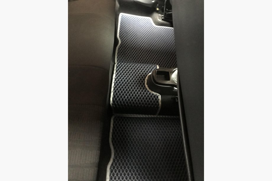 Dacia Duster 2008–2018 EVA auto paklājiņi (melni) Foto 10
