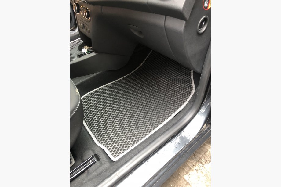 Dacia Sandero 2013–2020 EVA auto paklājiņi (melni) Foto 4