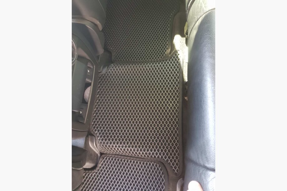 Land Rover Discovery III 2004–2009 EVA Floor Mats (black) Photo 4