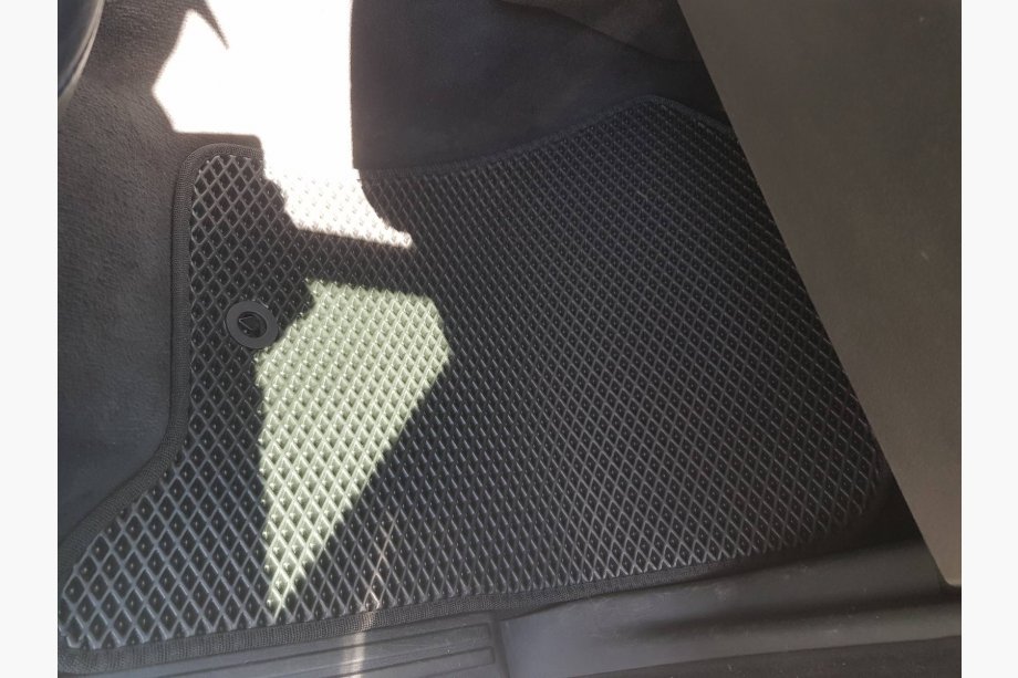 Land Rover Discovery III 2004–2009 EVA Floor Mats (black) Photo 9