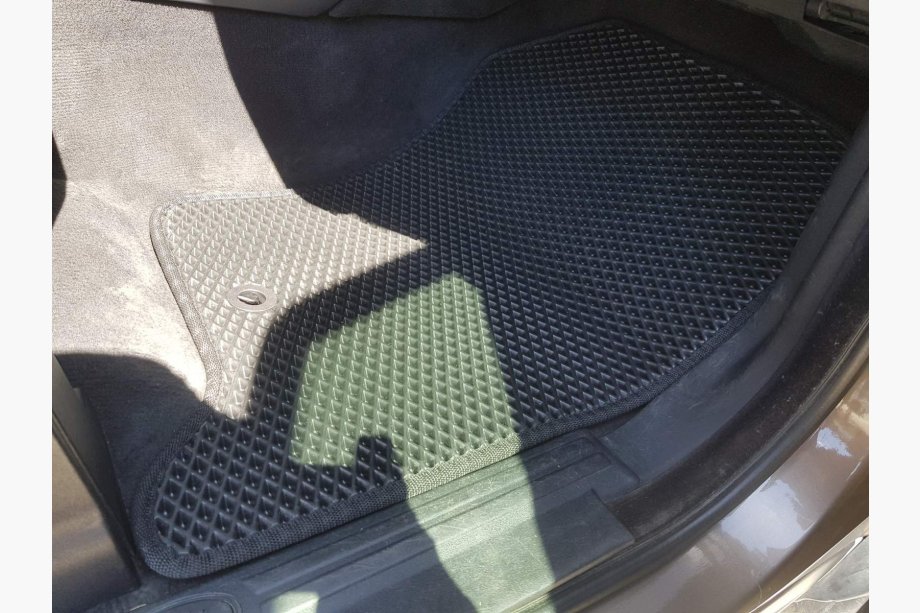 Land Rover Discovery III 2004–2009 EVA Floor Mats (black) Photo 11