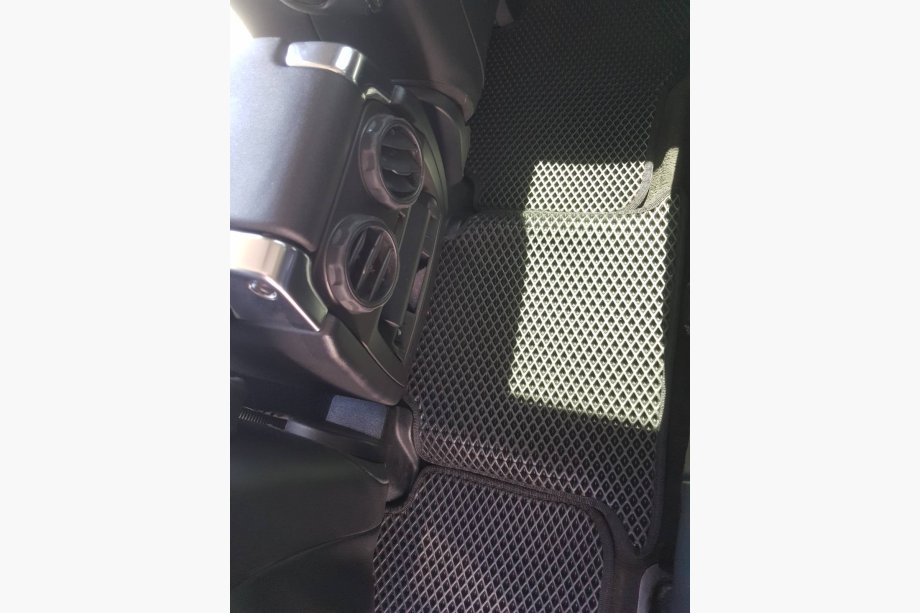 Land Rover Discovery III 2004–2009 EVA Floor Mats (black) Photo 12