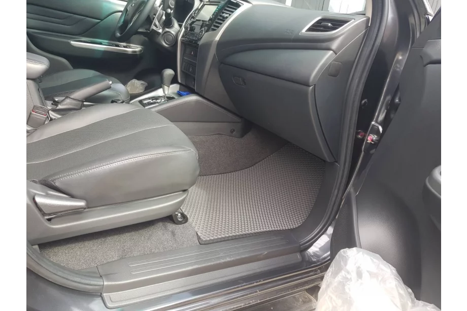 Mitsubishi Pajero Sport 2015- EVA Fußmatten (Grau) Foto 11