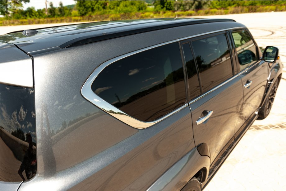 Nissan Armada 2016–2024 Integrované strešné lyžiny čierne (hliník) Fotografia 2