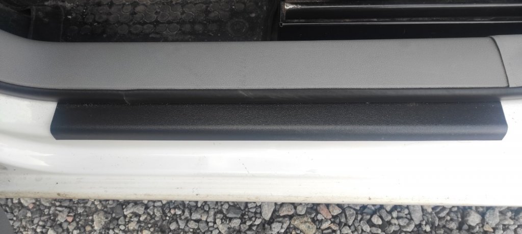 Накладки на дверні пороги (ABS-пластик) 3 шт, Мат для Volkswagen Caddy 2015-2020 рр - фото 9