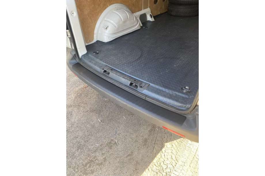 Volkswagen T5 Caravelle 2004–2010 Aizmugurējā bufera uzlika ar atloku (ABS plastmasa) Foto 6