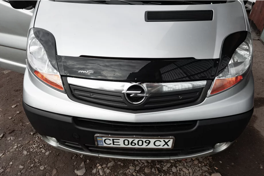 Opel Vivaro 2001–2015 Scheinwerferblenden Porsche-Style Foto 5