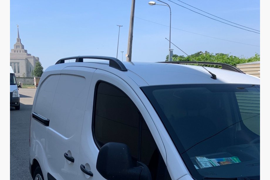 Peugeot Partner Tepee 2008-2018 Barres de toit Skyport (noires) Photo 3