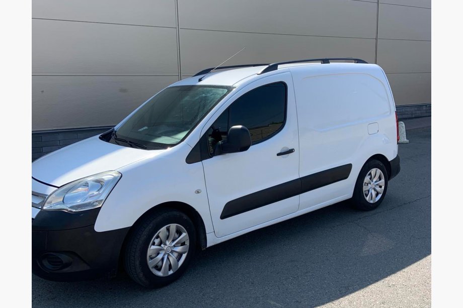 Peugeot Partner Tepee 2008-2018 Barres de toit Skyport (noires) Photo 4