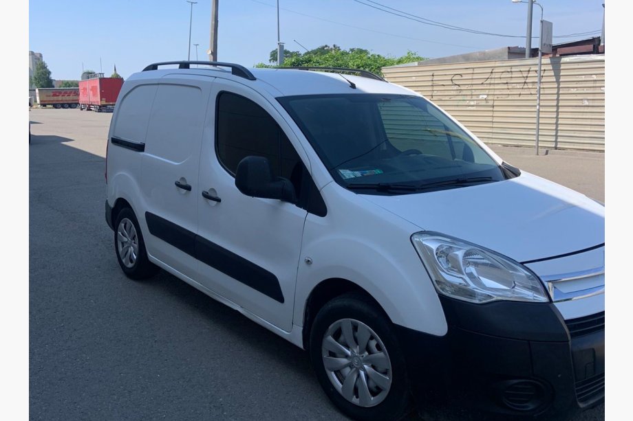 Peugeot Partner Tepee 2008-2018 Barres de toit Skyport (noires) Photo 8