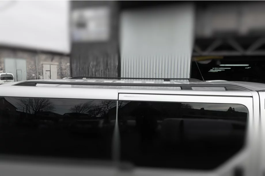Opel Vivaro 2001–2015 Skyport kattokaiteet (mustat) Kuva 6